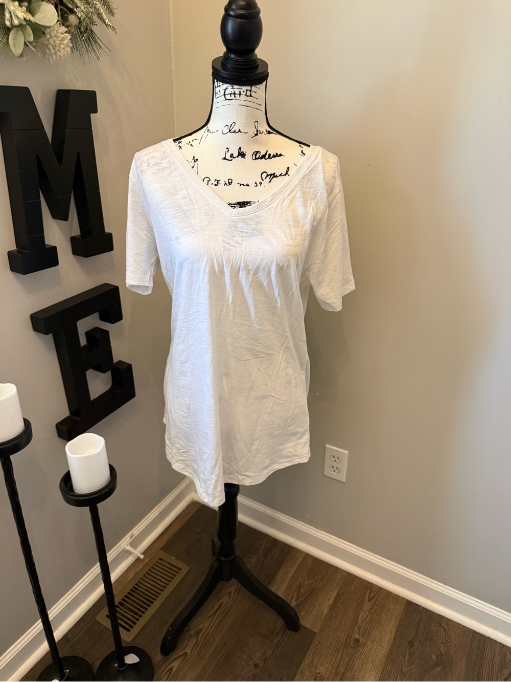 Peruvian Connection White V-Neck Short Sleeve Tee Large NWT